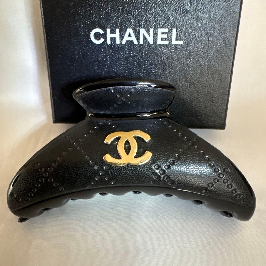 ラスト１点極美品❗️CHANEL ノベルティブラック ヘアクリップキルティング
