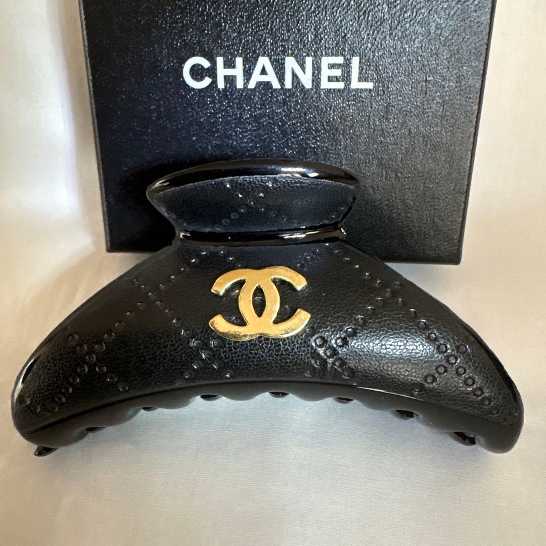 ラスト１点極美品❗️CHANEL ノベルティブラック ヘアクリップキルティング