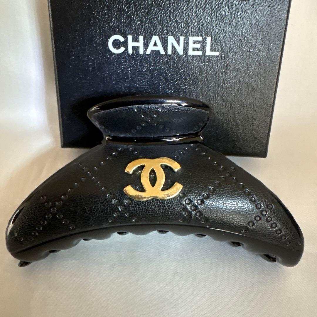 ラスト１点極美品❗️CHANEL ノベルティブラック ヘアクリップキルティング