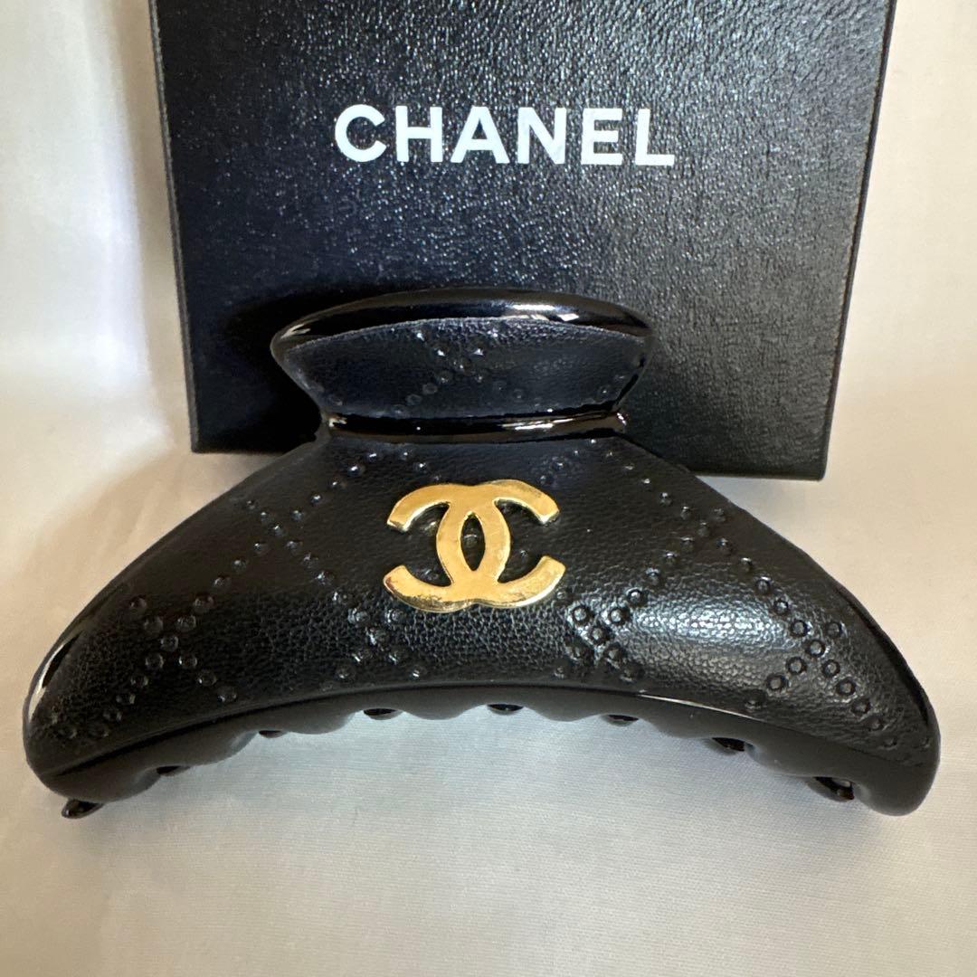 ラスト１点極美品❗️CHANEL ノベルティブラック ヘアクリップキルティング