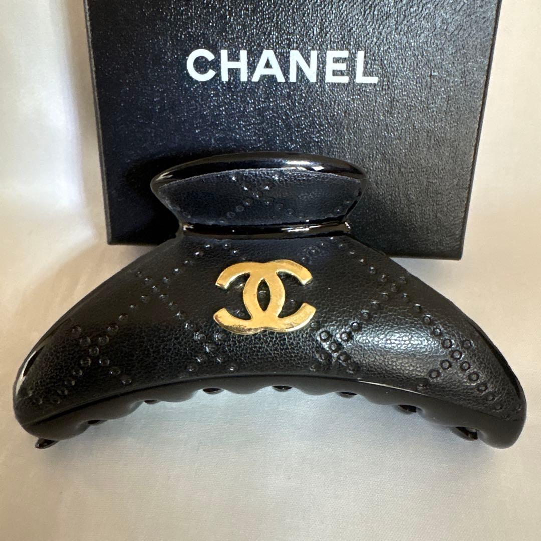 ラスト１点極美品❗️CHANEL ノベルティブラック ヘアクリップキルティング