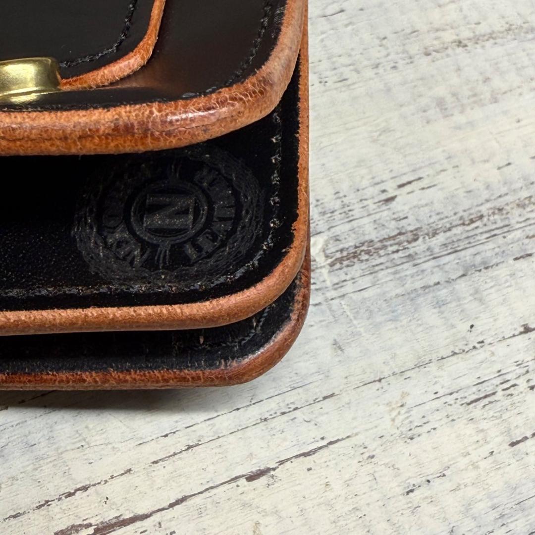 【トラッカーウォレット ミドル3層】ブラック 茶芯 ゴールド YKK