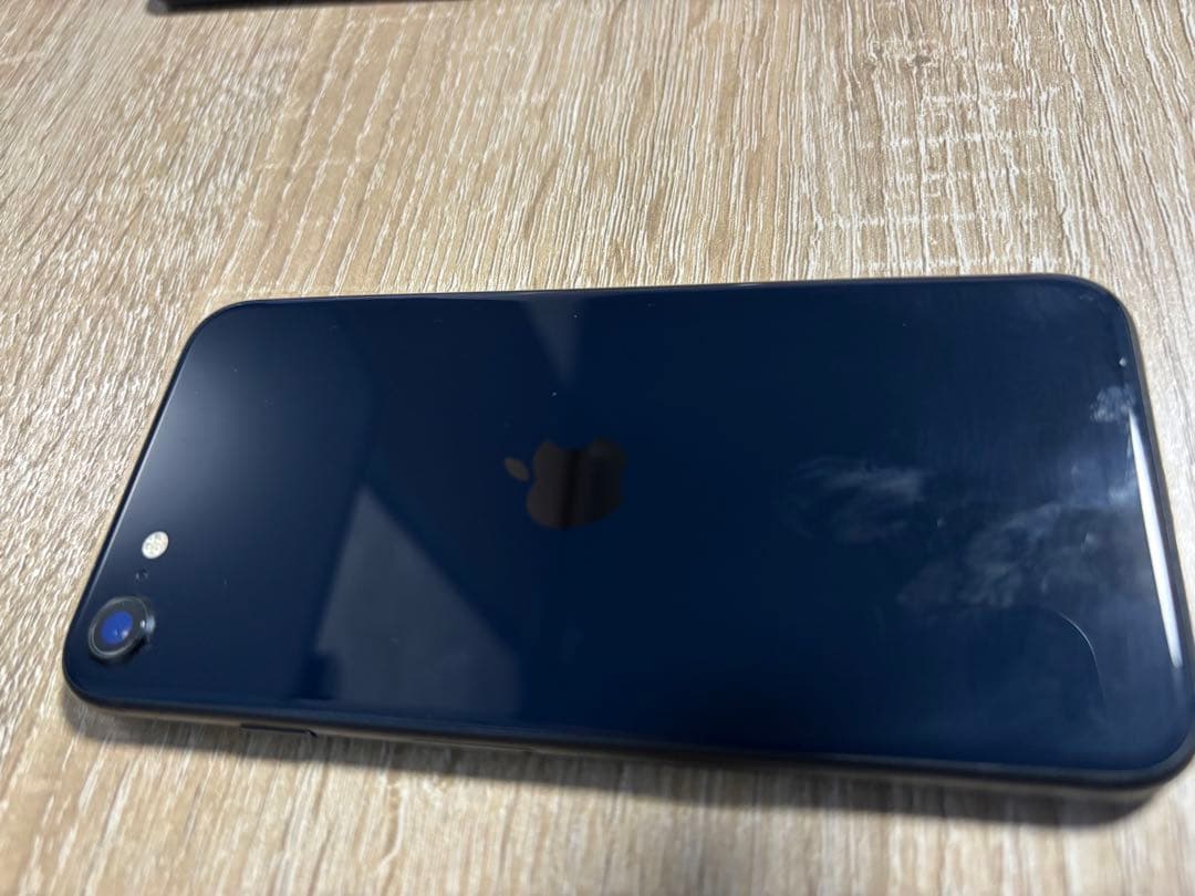 iPhoneSE(第三世代) SIMフリー バッテリー最大容量80%ケースおまけ