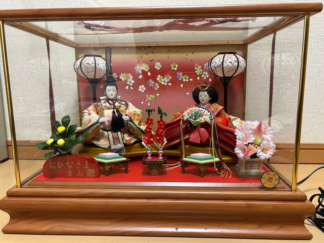 雛人形　桜塗2人 慶山　二人飾り（ガラスケース）オルゴール、ライト付