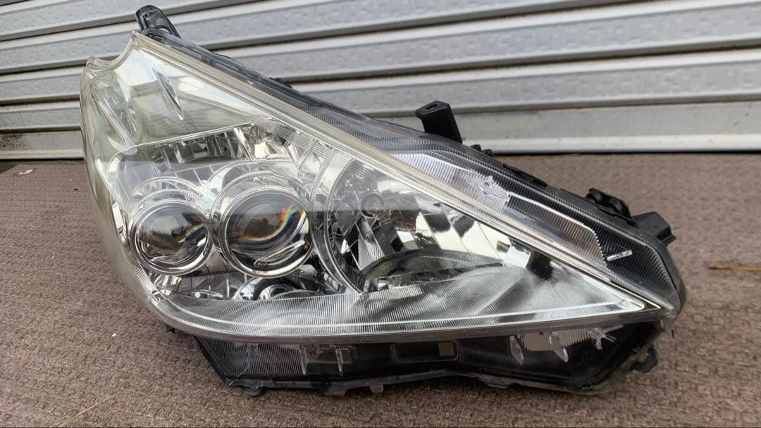 プリウスα ヘッドライト　前期　LED ツーリング　Koito 47-20