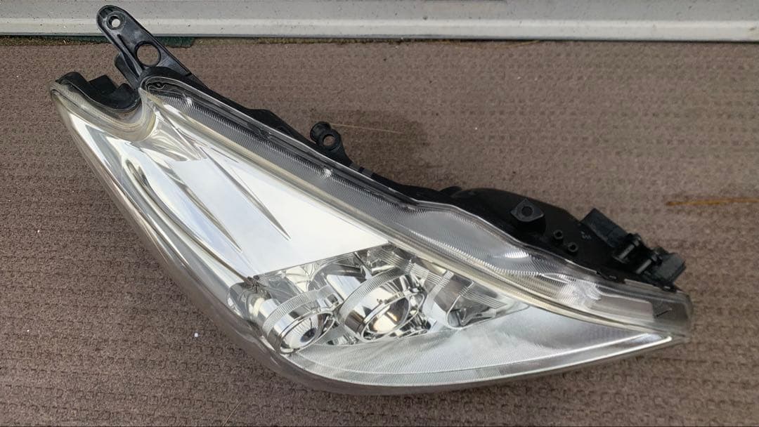 プリウスα ヘッドライト　前期　LED ツーリング　Koito 47-20