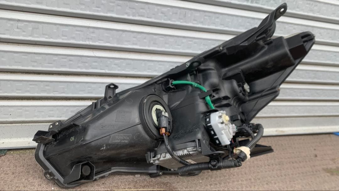 プリウスα ヘッドライト　前期　LED ツーリング　Koito 47-20