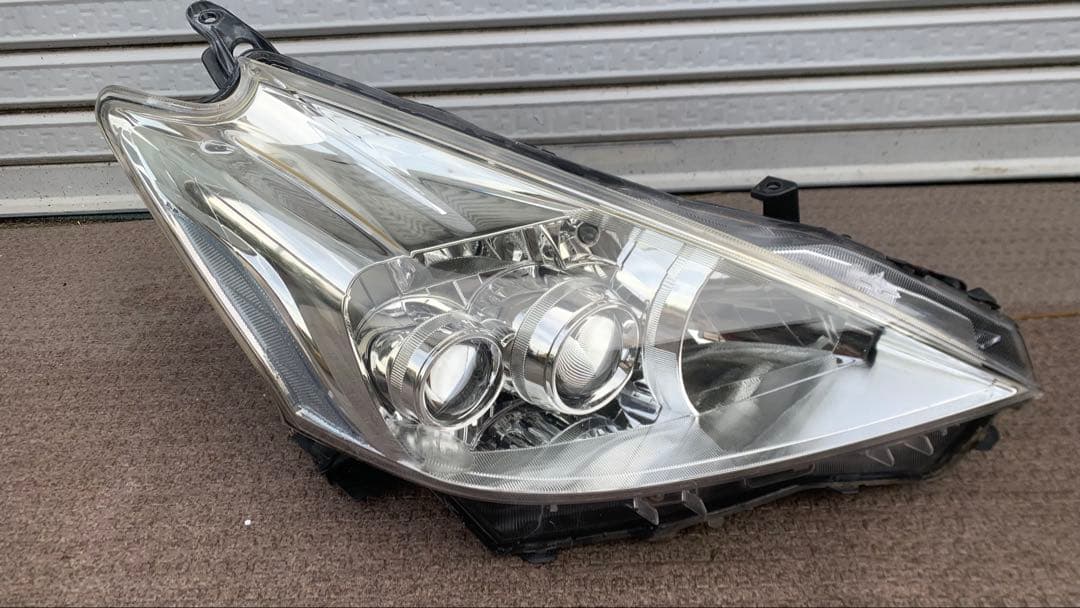 プリウスα ヘッドライト　前期　LED ツーリング　Koito 47-20