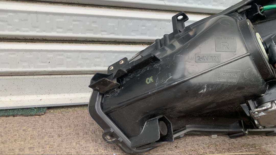 プリウスα ヘッドライト　前期　LED ツーリング　Koito 47-20