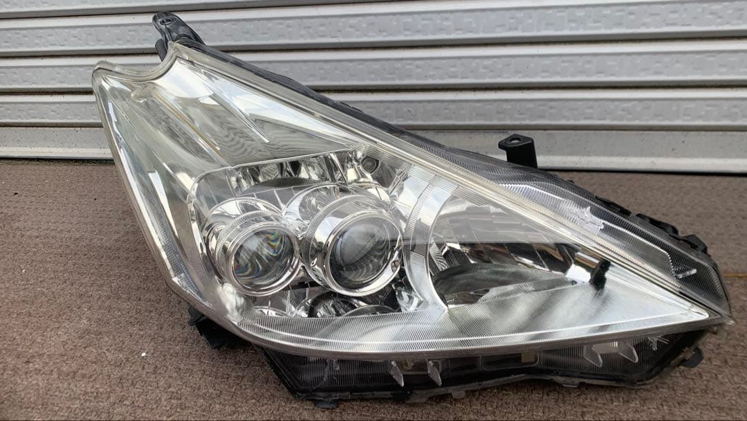 プリウスα ヘッドライト　前期　LED ツーリング　Koito 47-20