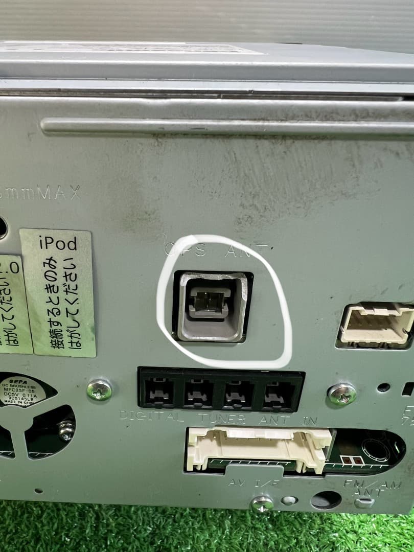 ストラーダ　CN-RE05D 7インチナビ