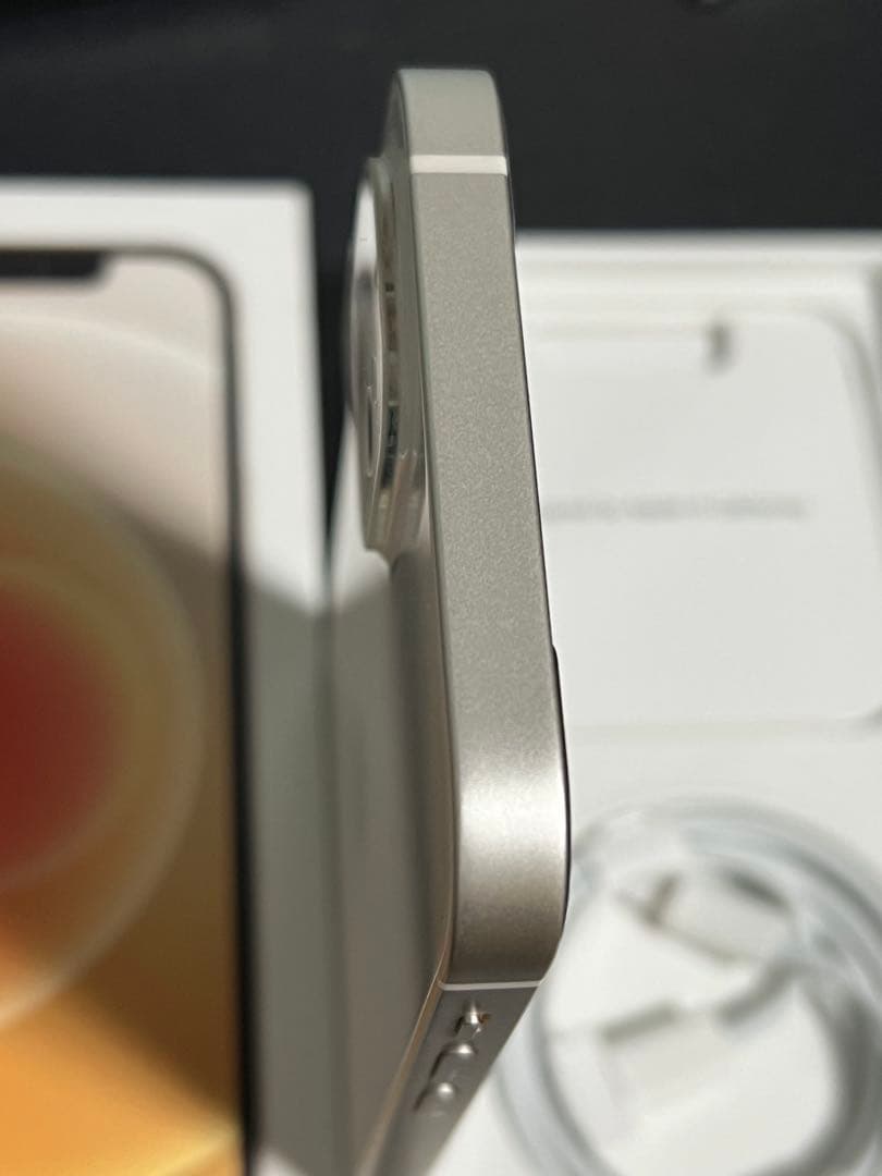 美品　Apple iPhone 12 ホワイト 本体 箱・充電ケーブル付