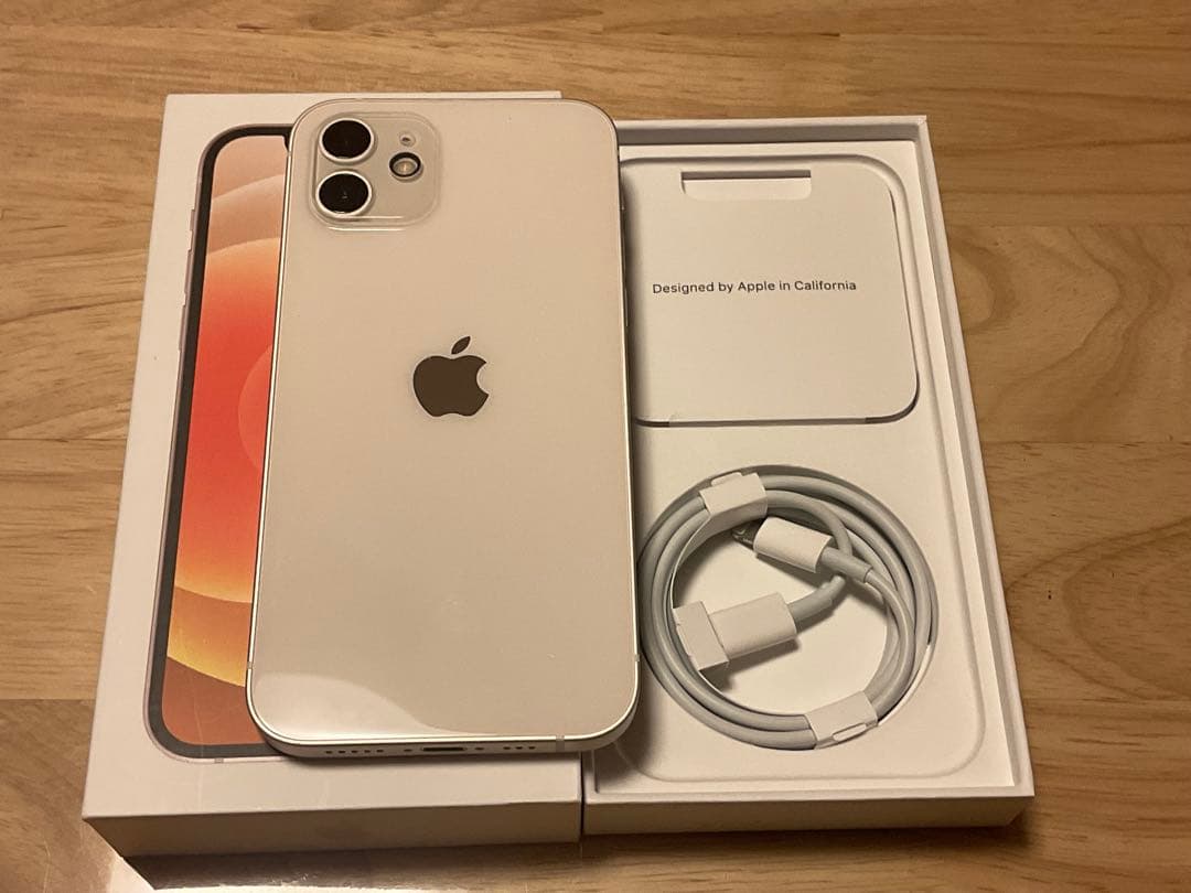 美品　Apple iPhone 12 ホワイト 本体 箱・充電ケーブル付