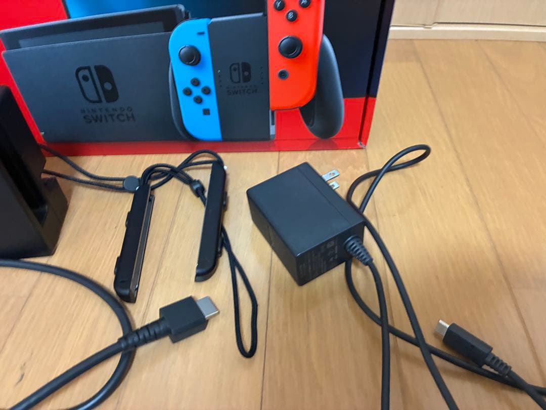 Nintendo Switch 初代 本体 箱あり／付属品完備／おまけケース付き
