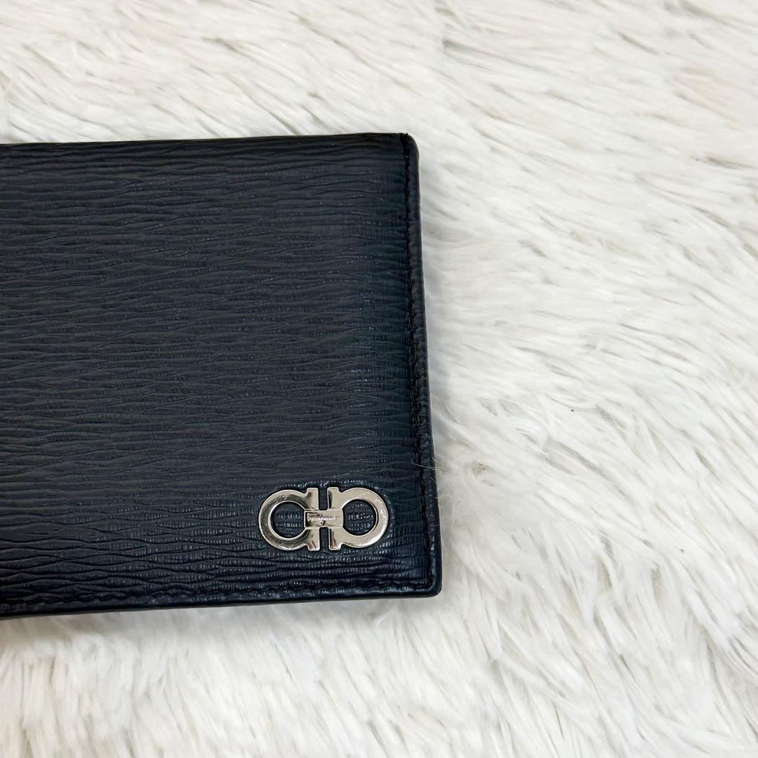 NFCタグ有 極美品✨️フェラガモ 二つ折り財布 リバイバル ガンチーニ 黒