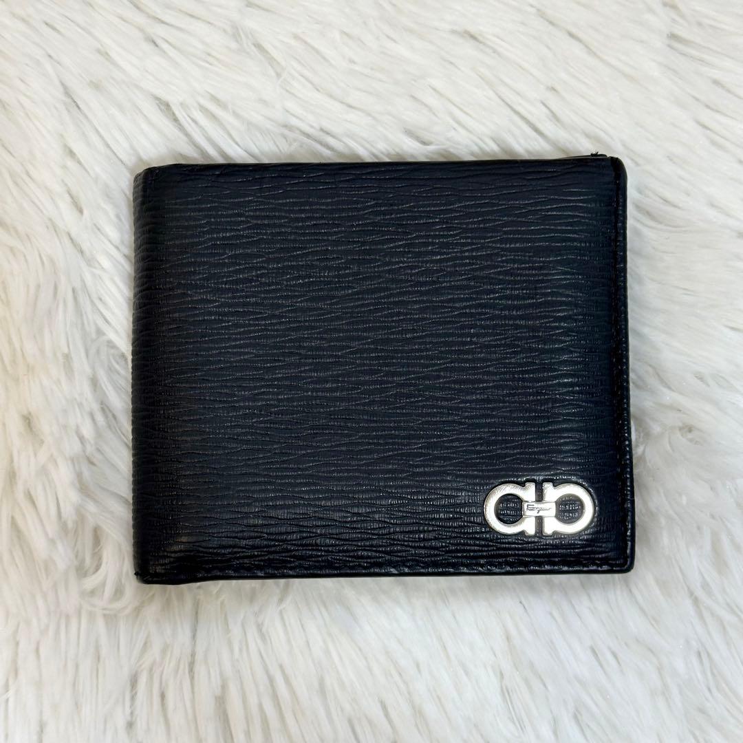 NFCタグ有 極美品✨️フェラガモ 二つ折り財布 リバイバル ガンチーニ 黒