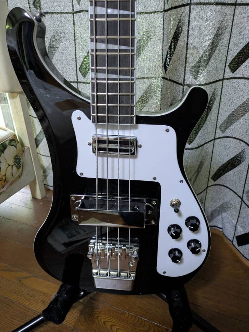 M*様 4001タイプ　ブラックエレキベース シングルコイル搭載　ノーブランド