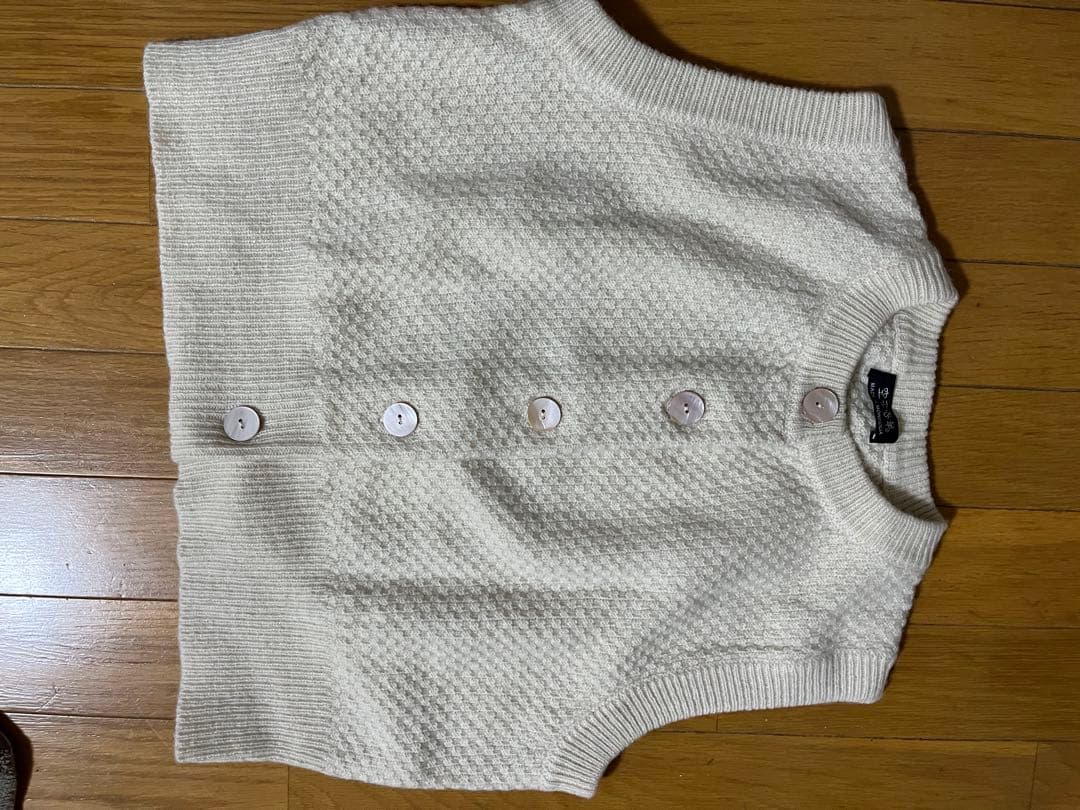 モンゴル産天然繊維ニットベスト　オフホワイト