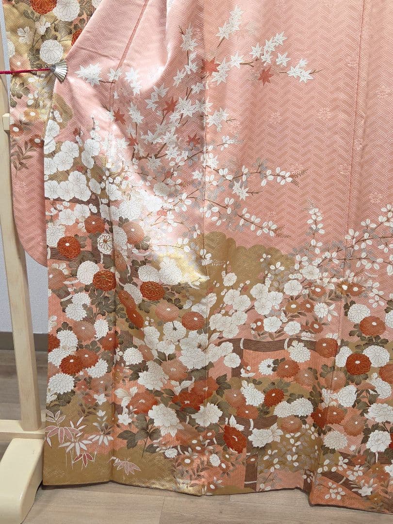 C5 吉澤友禅 吾妻徳穂 豪華な花模様 金彩 金駒刺繍 袷 正絹 振袖 着物