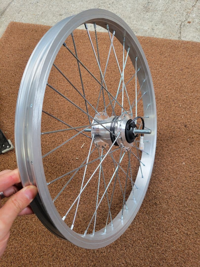 ギュット　前輪　20インチ　スピードセンサーハブ