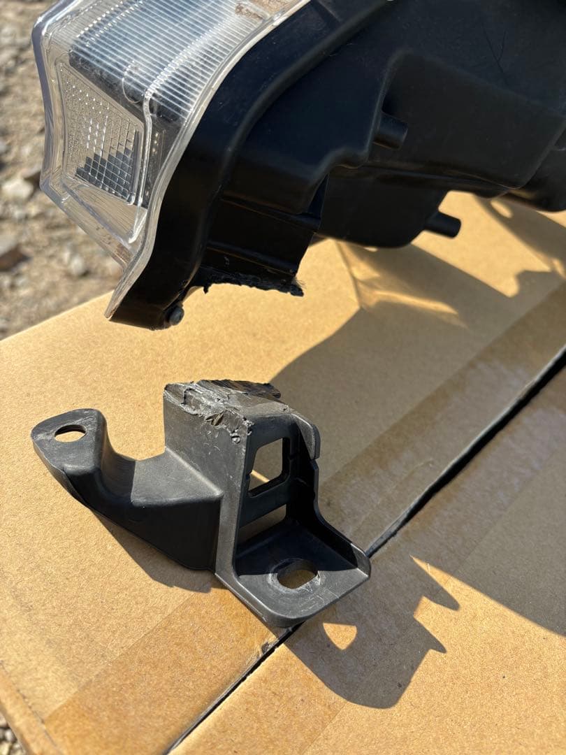 ジャンク扱い トヨタ純正 60系 ハリアー 前期 右ヘッドライト