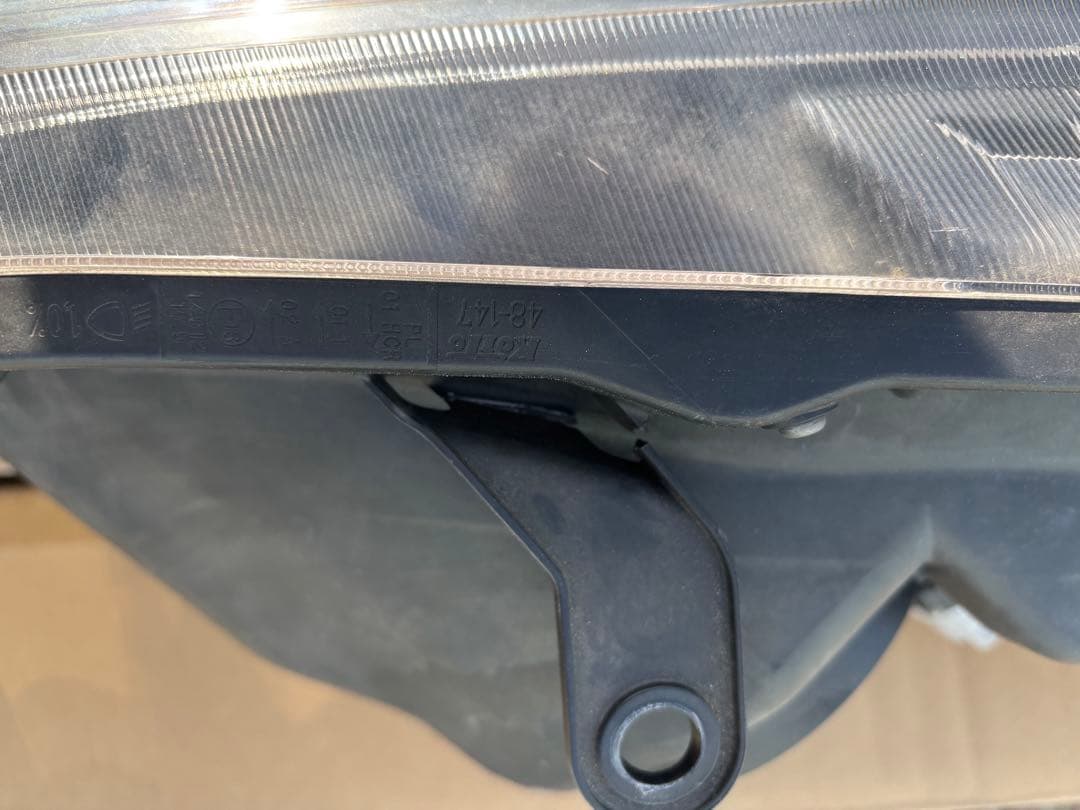 ジャンク扱い トヨタ純正 60系 ハリアー 前期 右ヘッドライト