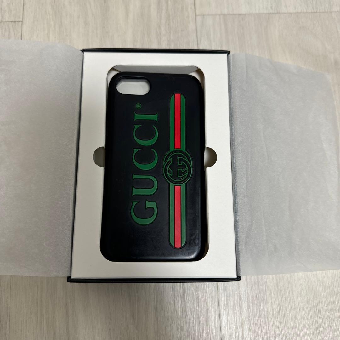GUCCI iPhoneSE3シリコンケース 黒 ロゴ入り