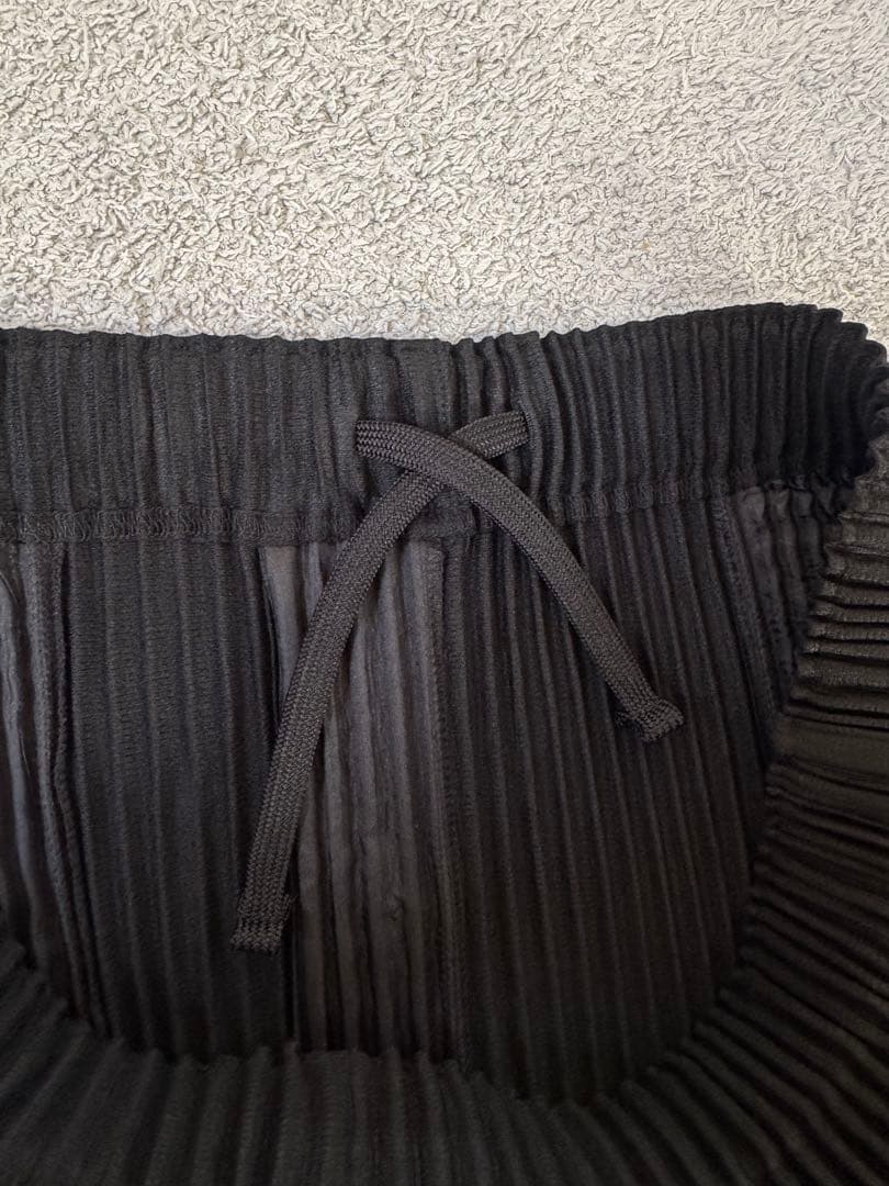 HOMME PLISSÉ ISSEY MIYAKE ストレートパンツ