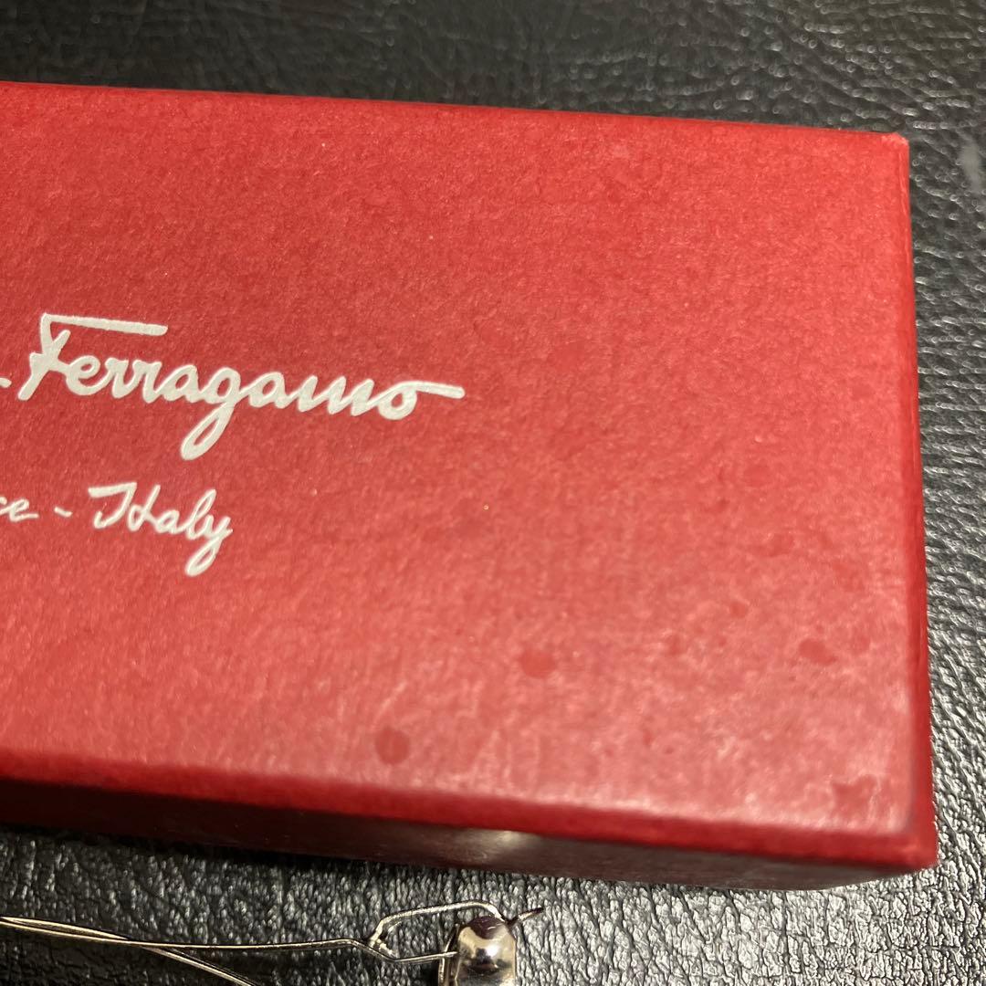 Salvatore Ferragamo バレッタ　黒　ビジュー