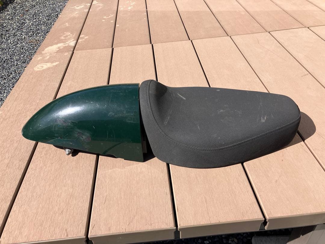 スーパーカブ カブラ シートとリアカウル