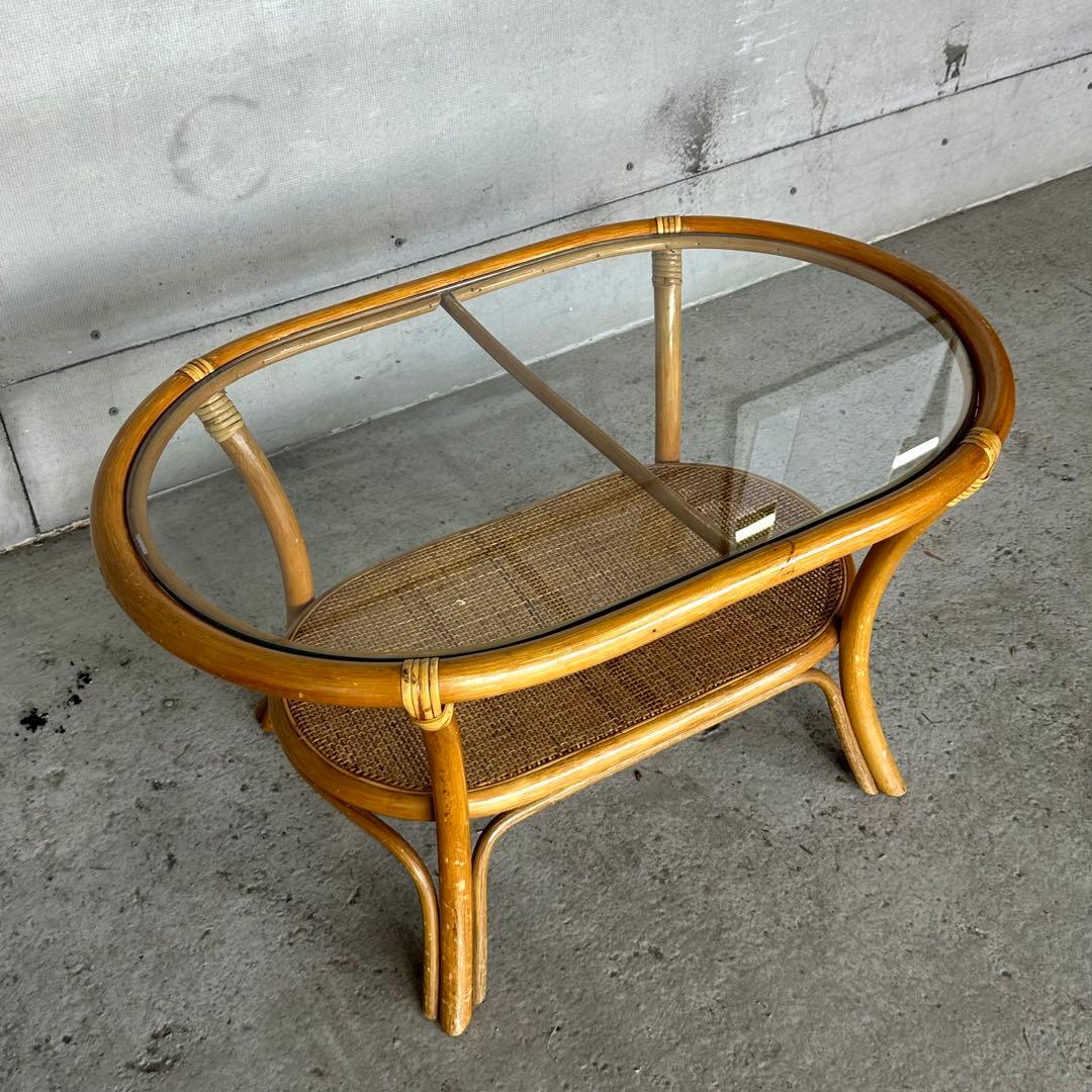 「ラタン×ガラスの美曲線！天然素材ローテーブル」　ガラステーブル