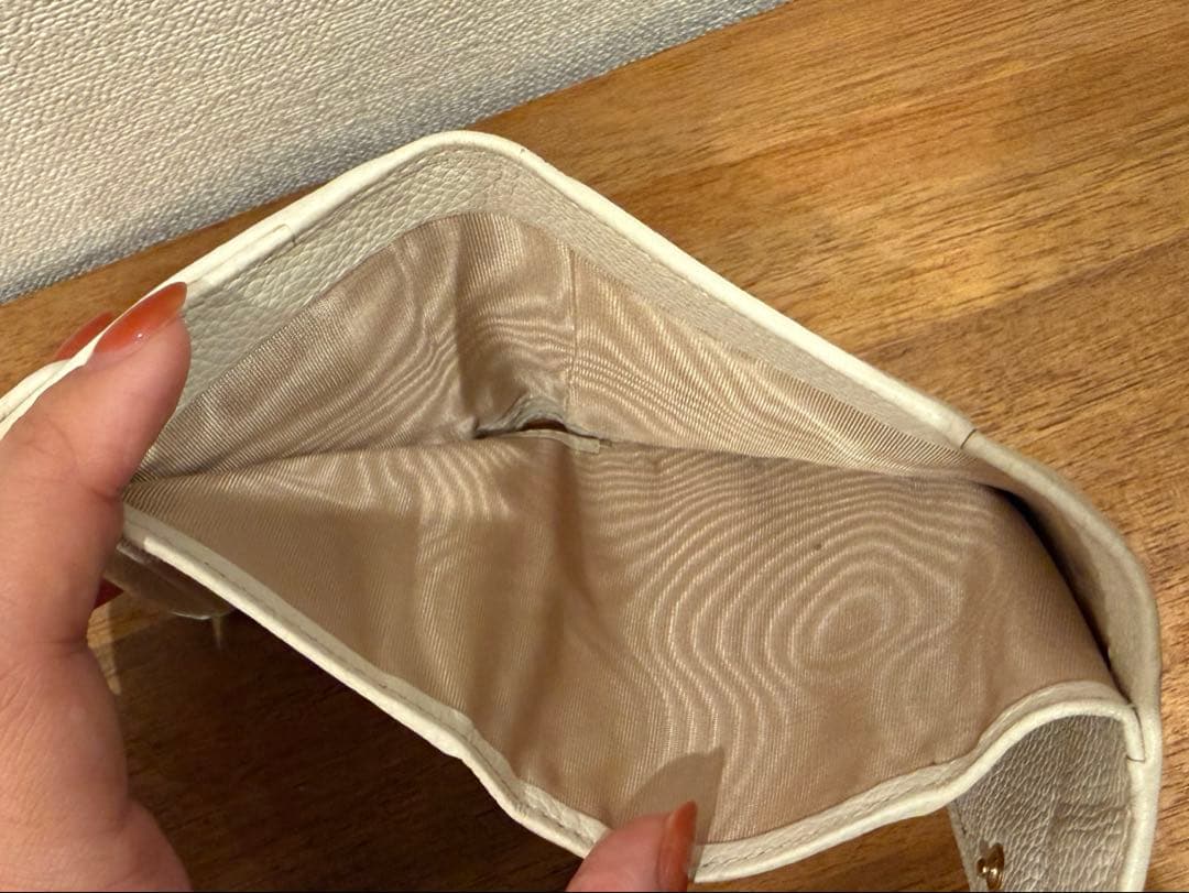 F*i様 miu miu ホワイト 三つ折り財布