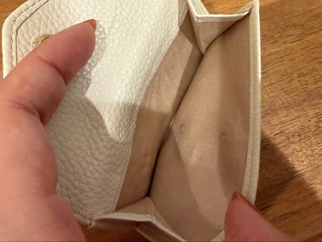 F*i様 miu miu ホワイト 三つ折り財布