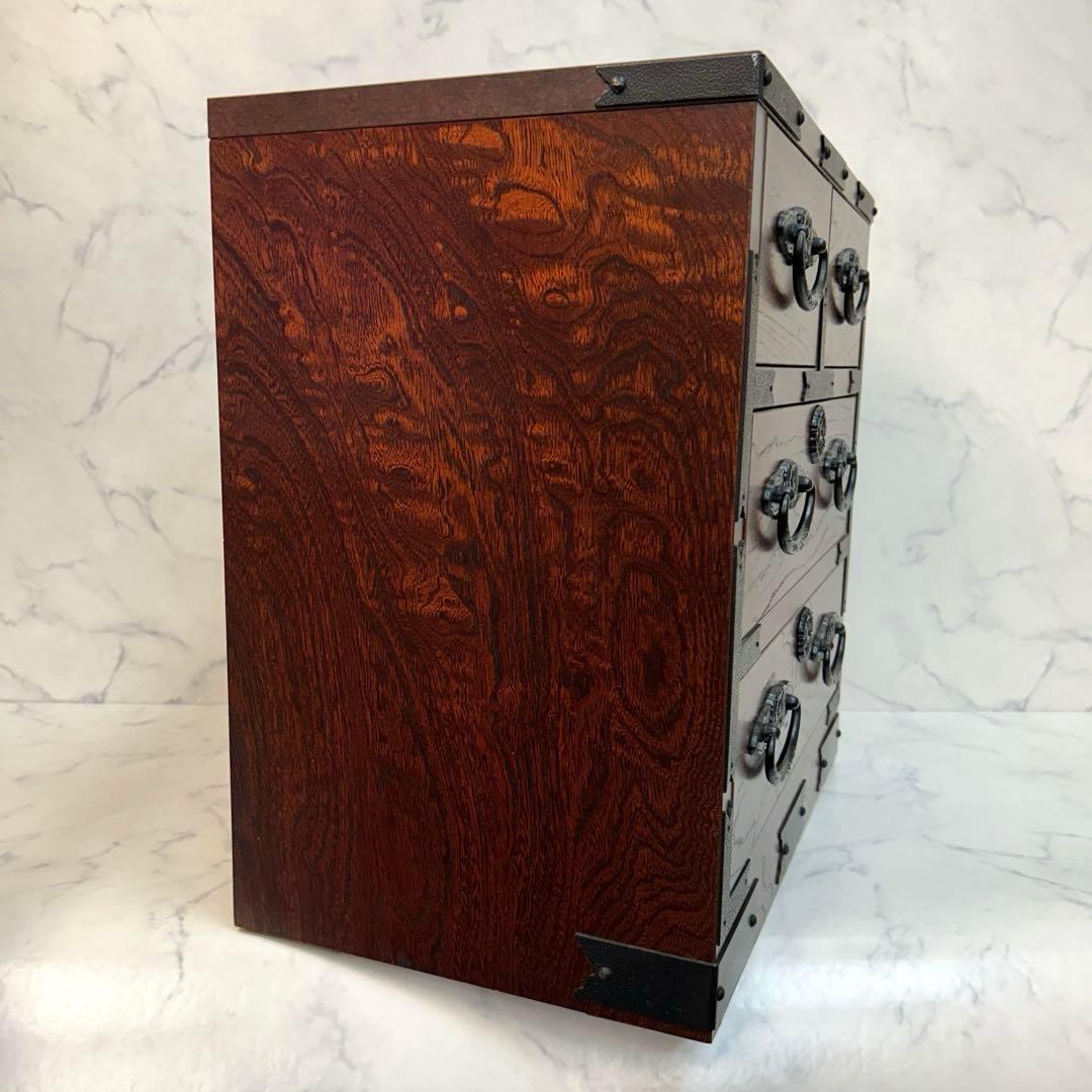 美品 アンティーク 欅・桐素材 漆塗り 小箪笥 牡丹金具 日本の伝統的な家具