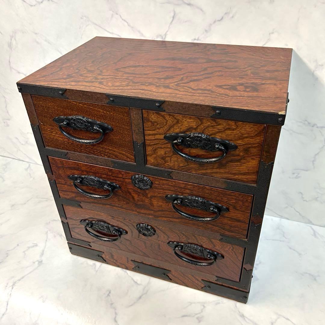 美品 アンティーク 欅・桐素材 漆塗り 小箪笥 牡丹金具 日本の伝統的な家具