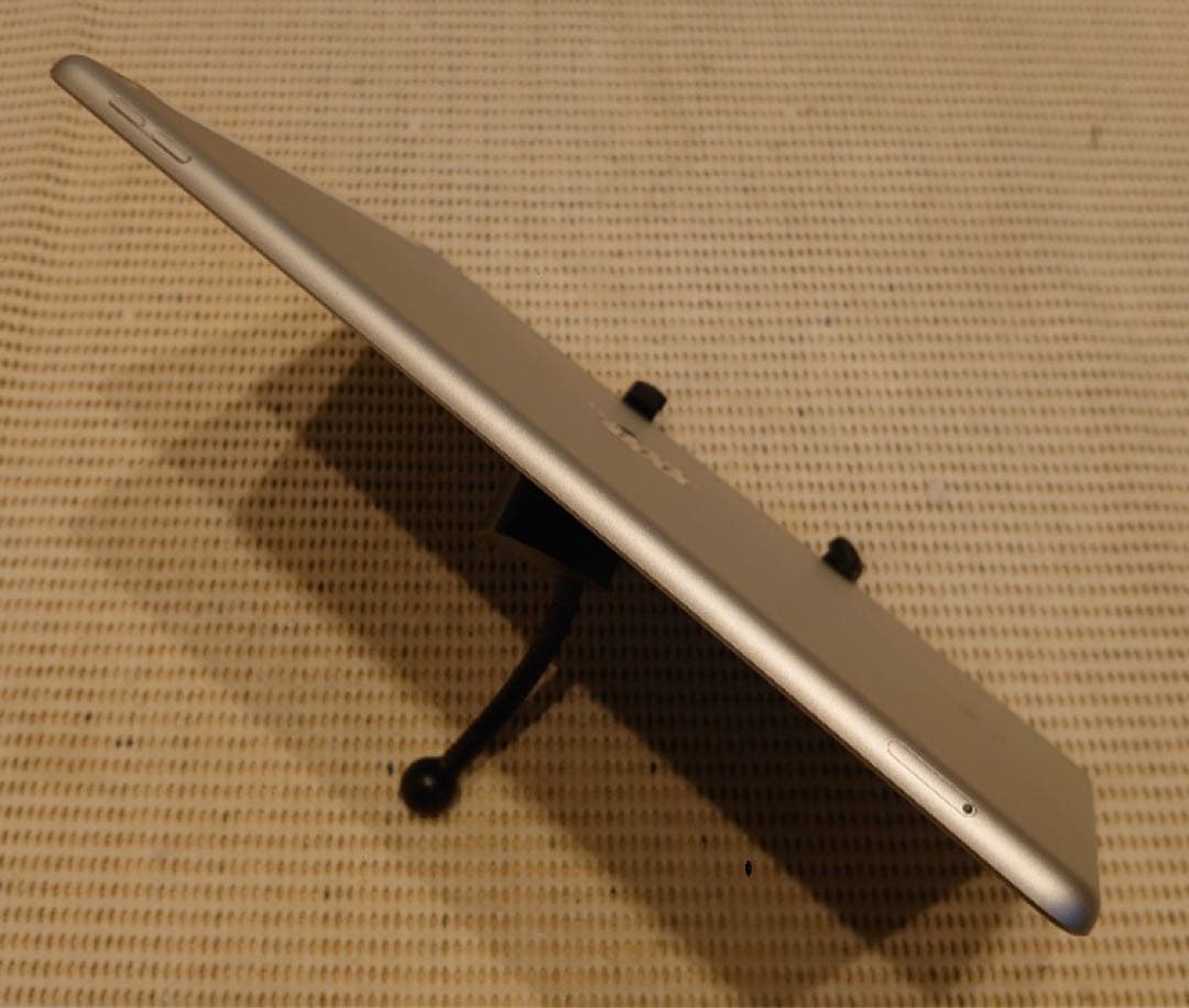 完動品SIMフリーiPad第7世代(A2198)本体32GB送料込EMDFV