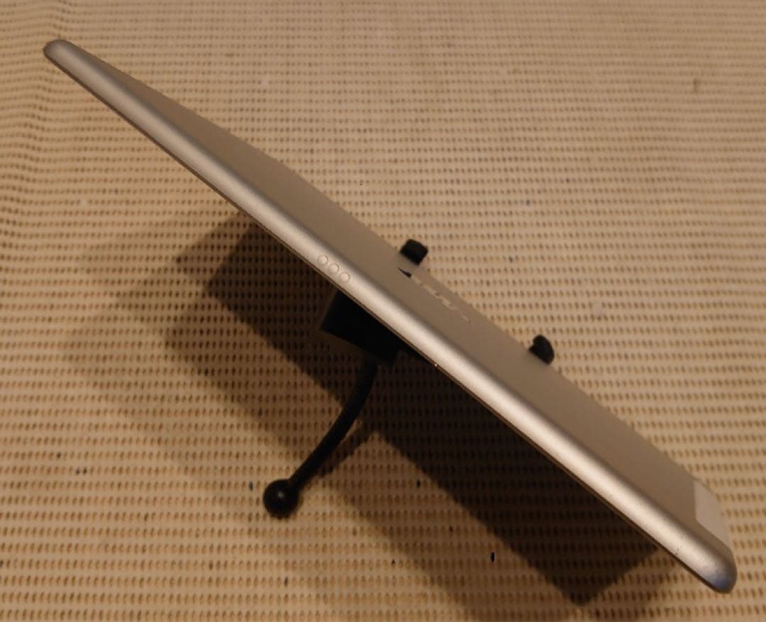 完動品SIMフリーiPad第7世代(A2198)本体32GB送料込EMDFV