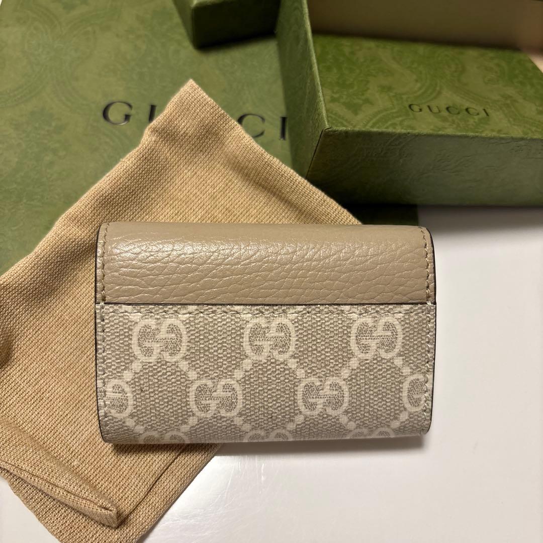 GUCCI ベージュレザーキーケース