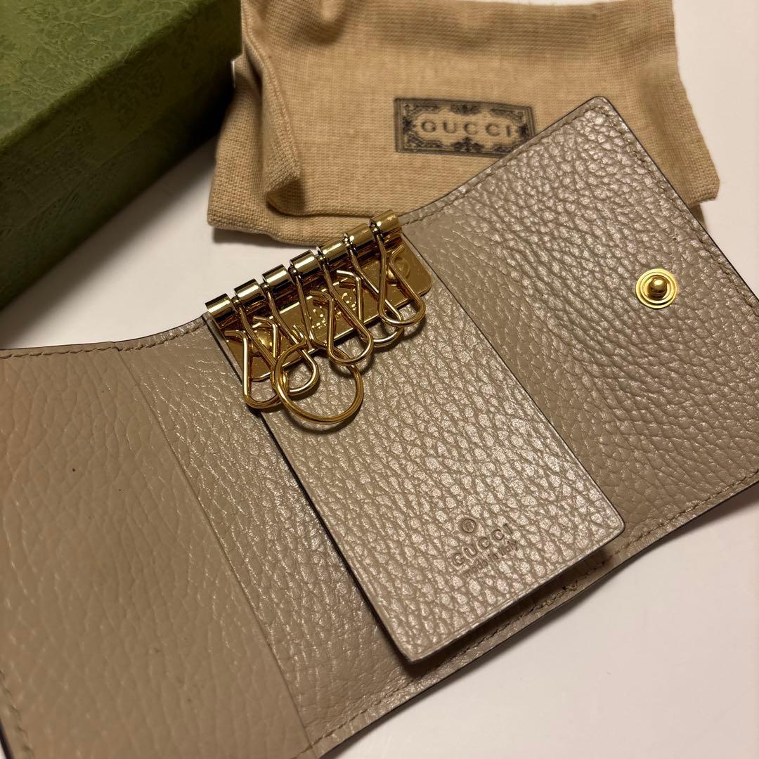 GUCCI ベージュレザーキーケース