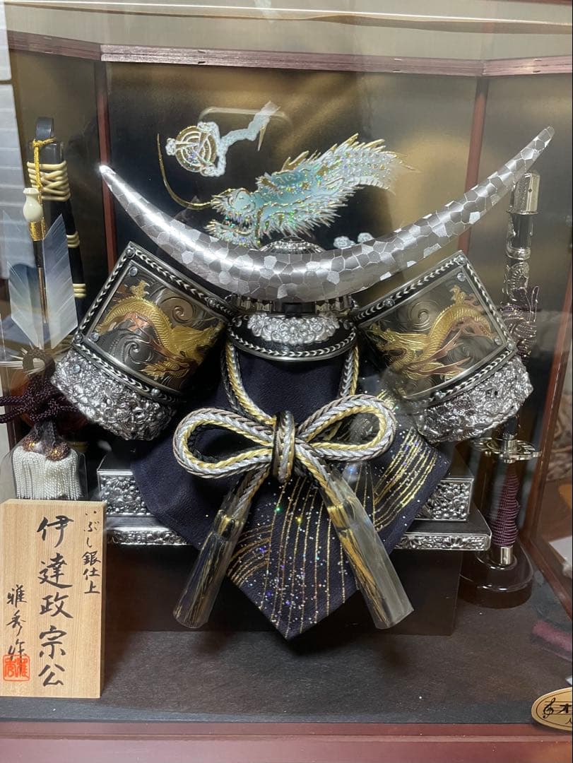 大幅値下げ！五月人形伊達政宗公兜飾り　ガラスケース、オルゴール付き
