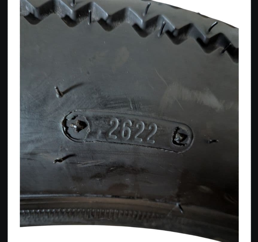 Sou様　ADLERTclassic タイヤ　4.00-18