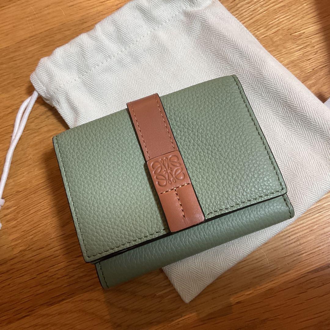 新品未使用/ロエベ/三つ折り財布　コンパクト財布　グリーン