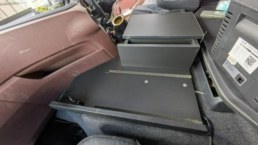 新型 17 グランドプロフィア 保冷庫対応　コンソールテーブル パイプ無し