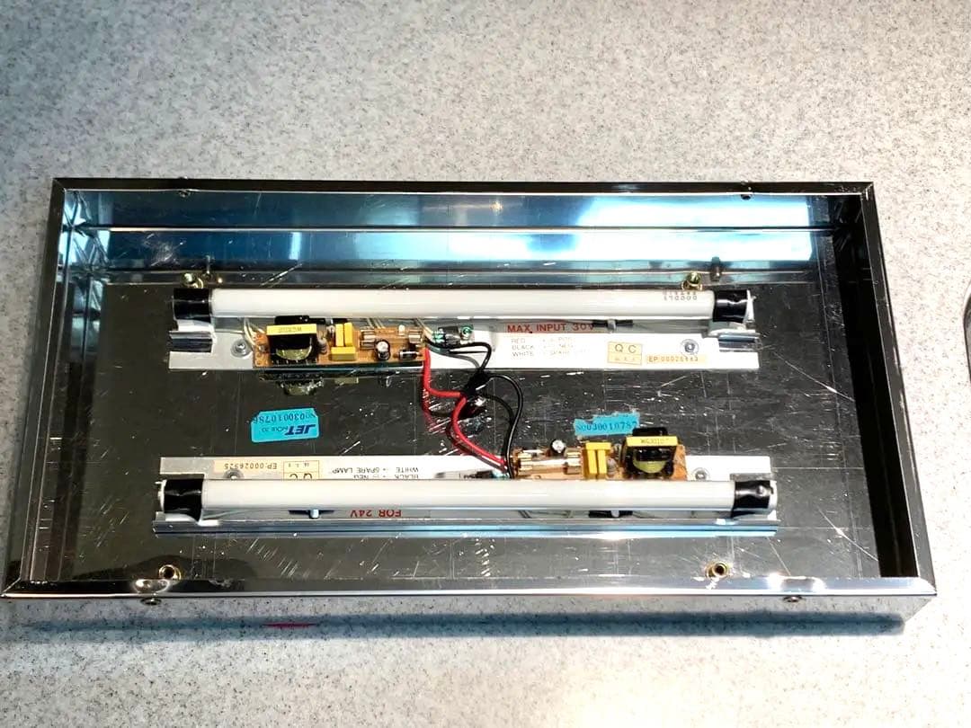 ナンバープレート型アンドン　大型用ステンレス　　蛍光灯ユニット付き。