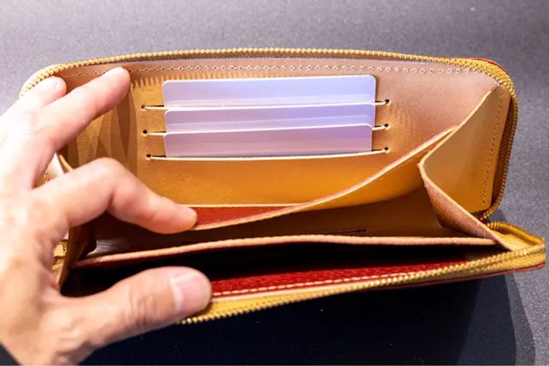 小銭もカードも放りこむ。仕分けしらずの手軽な財布「LOOSE JUNK BOX」