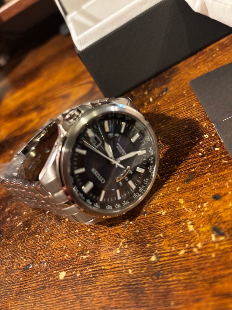 【未使用！】CITIZEN Eco-Drive CB0011-69L 箱説明付き