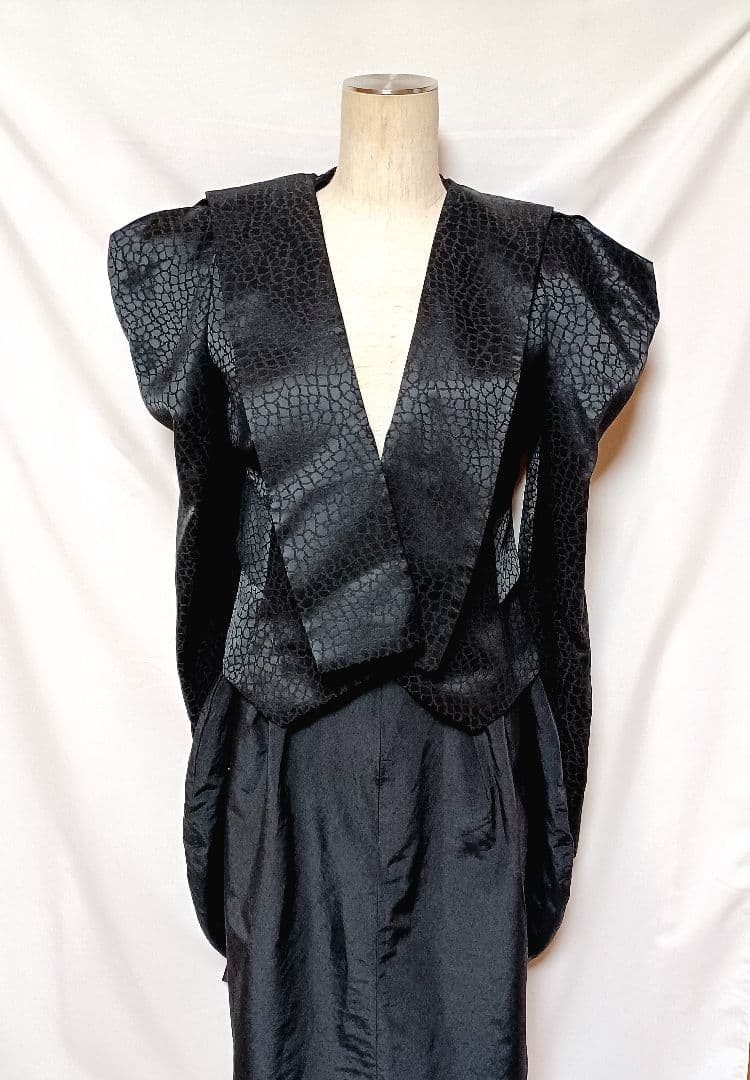 ヴィヴィアンウエストウッド　売り切り大特価！ショート丈パフスリーブジャケット