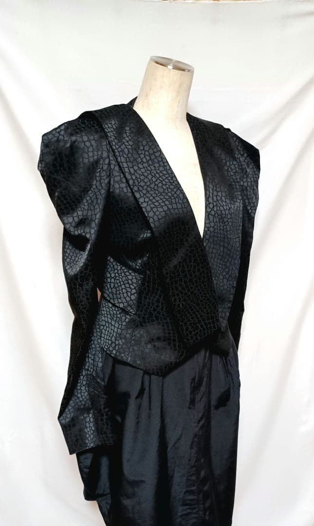 ヴィヴィアンウエストウッド　売り切り大特価！ショート丈パフスリーブジャケット