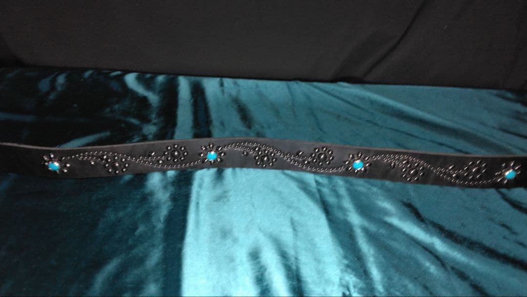 マリオ栃木レザー　ツタ＆フラワー　ソリッドブラス　ブラック　スタッズベルト