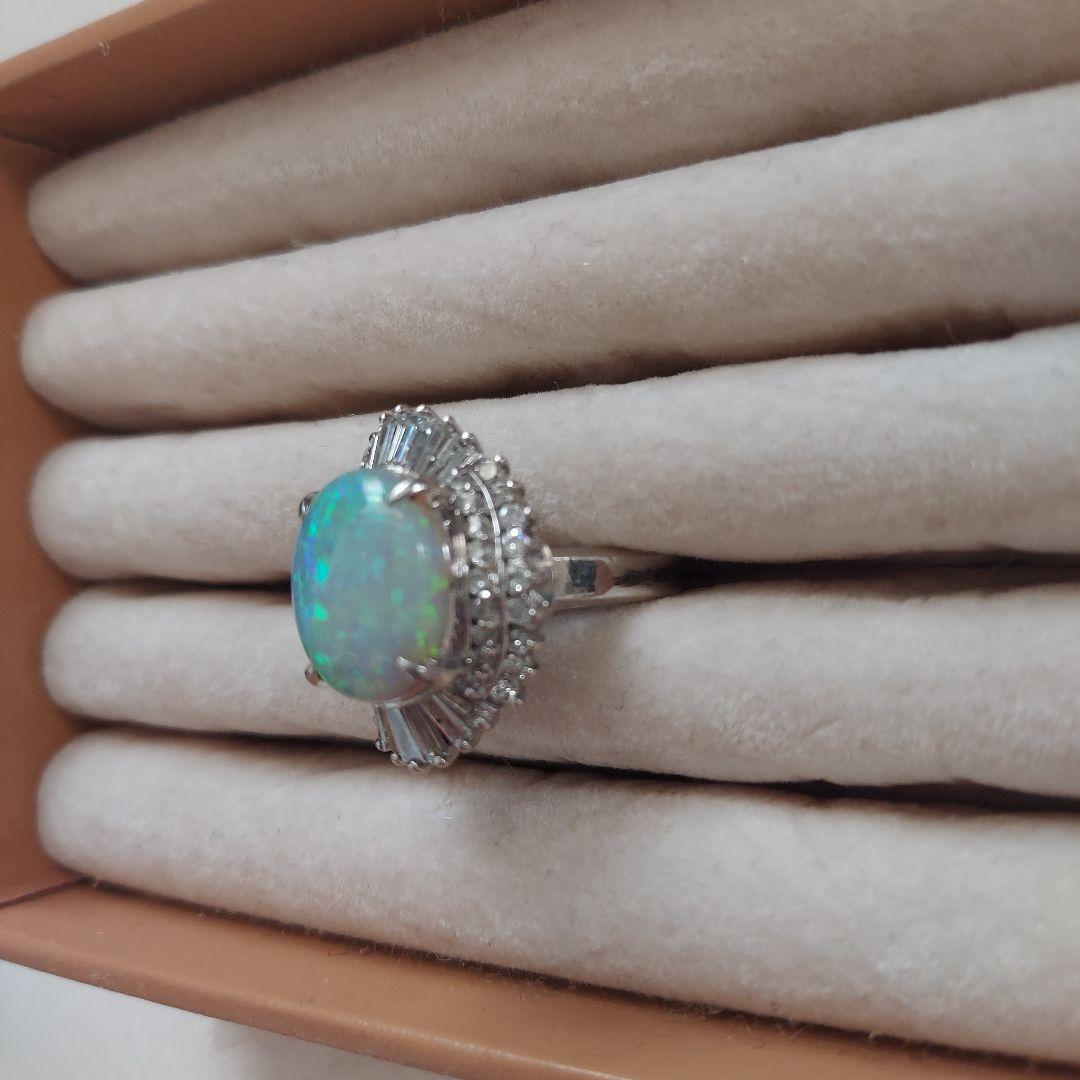 オパール3.25ct 重量12.5g ダイヤ取巻き大粒オパール指輪